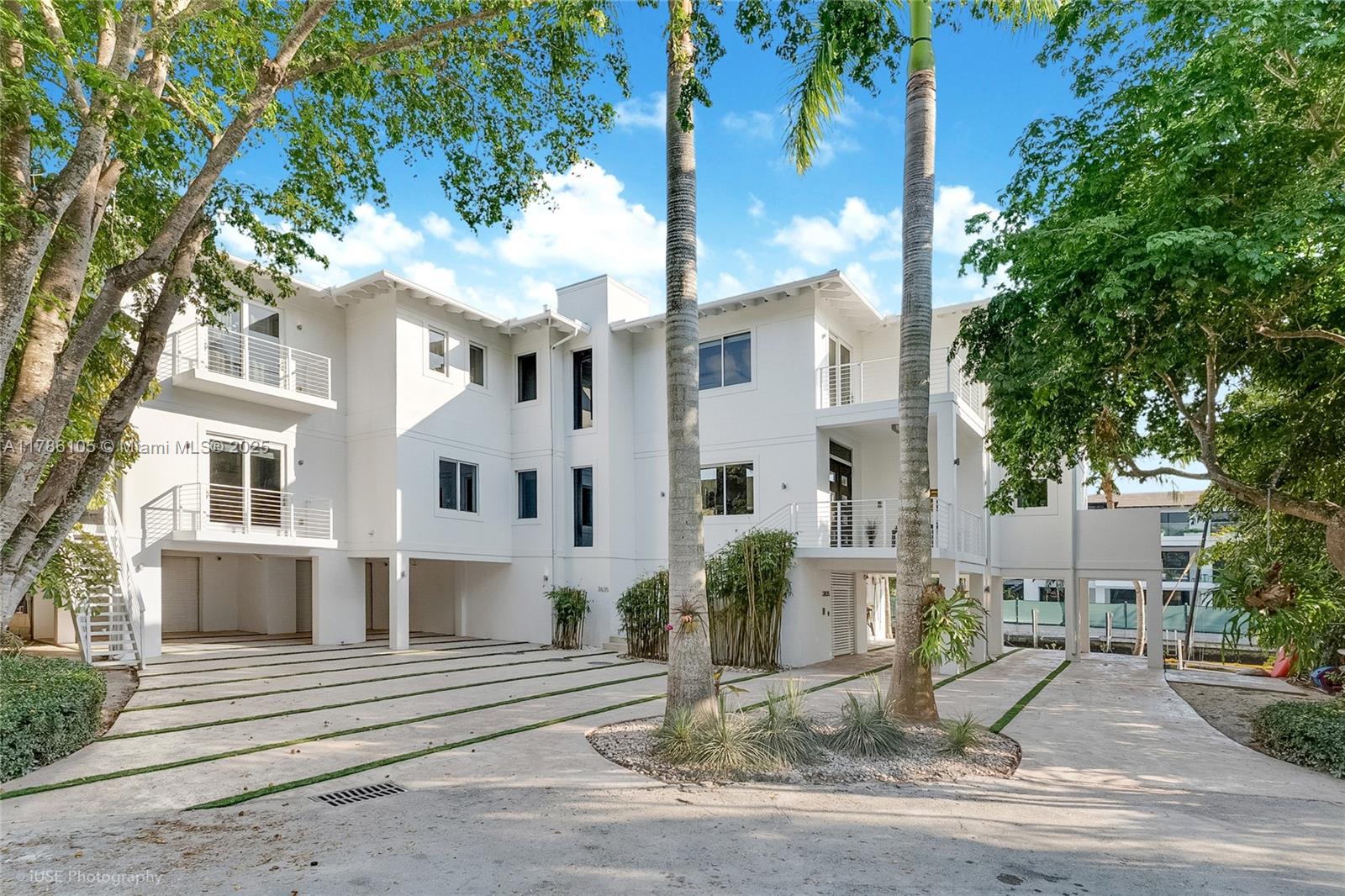 3835 Carole Ct Miami, FL 33133 3835 Carole Ct Miami, FL 33133