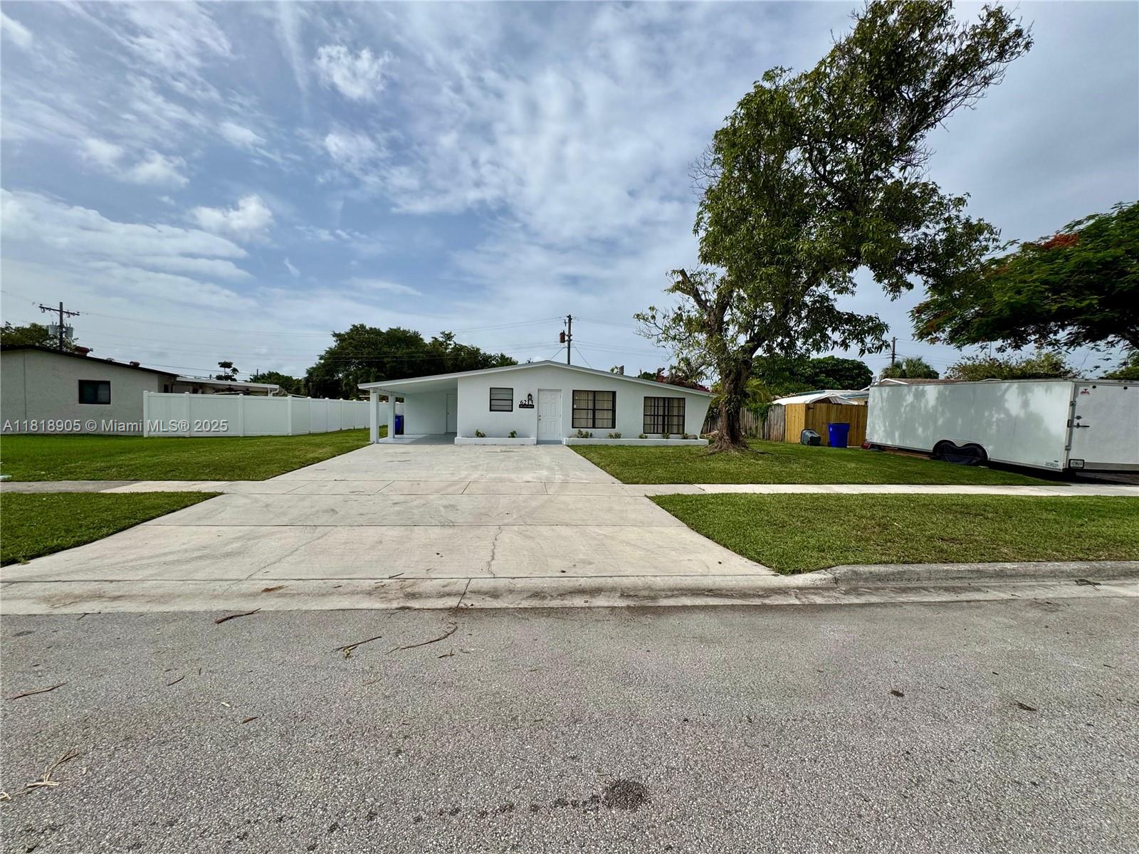 6213 NW 9th St