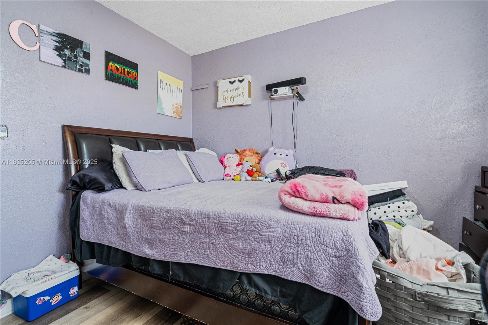 1300 NE 203rd St Miami, FL 33179