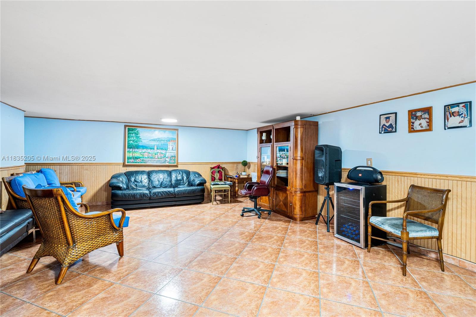 1300 NE 203rd St Miami, FL 33179