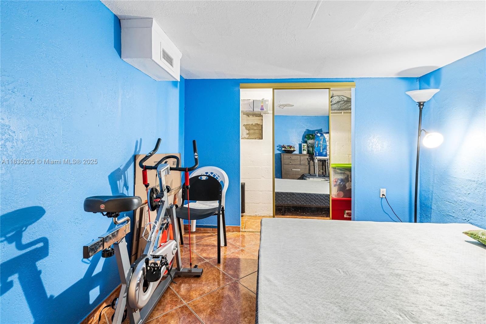 1300 NE 203rd St Miami, FL 33179