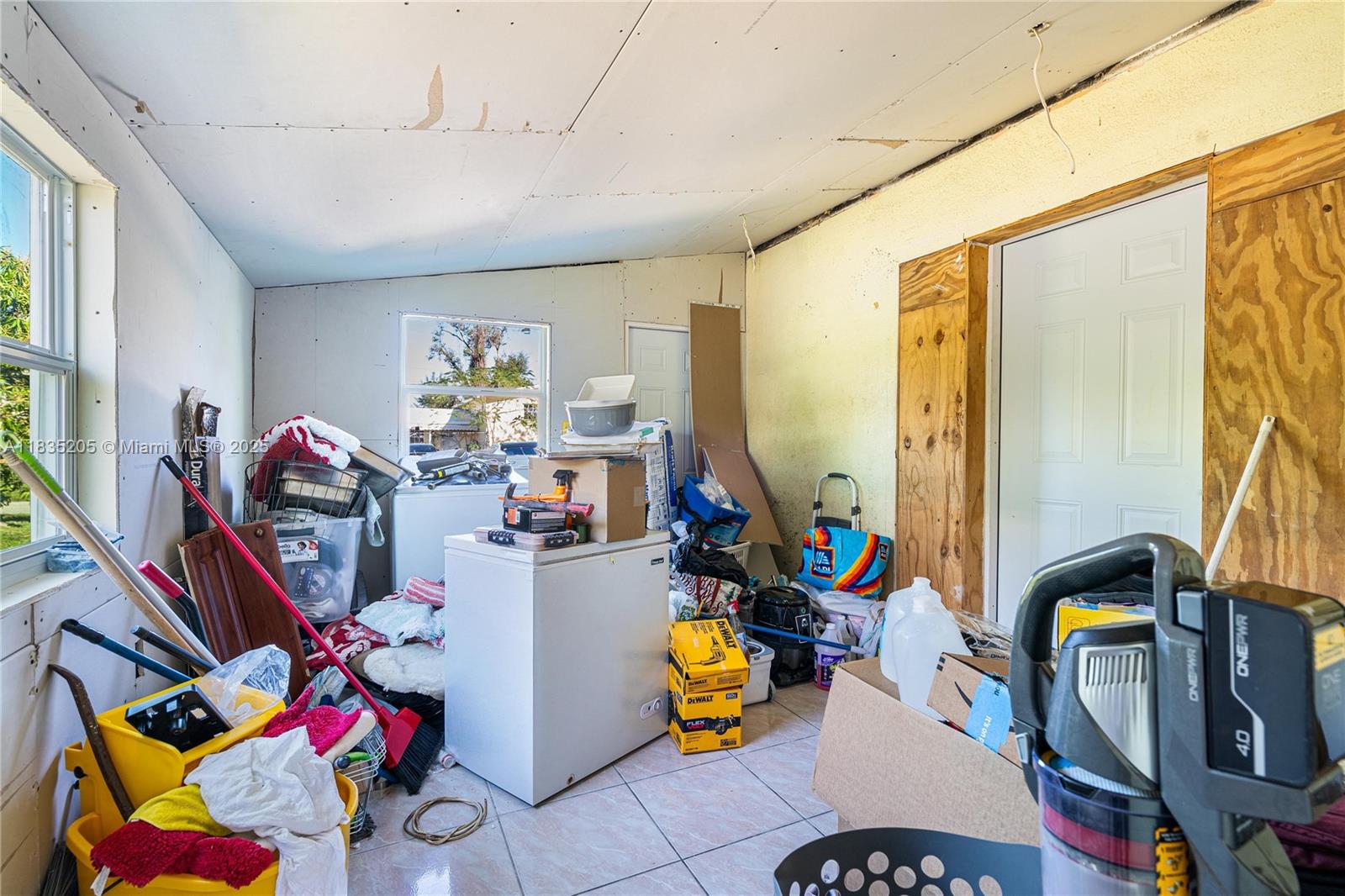 1300 NE 203rd St Miami, FL 33179