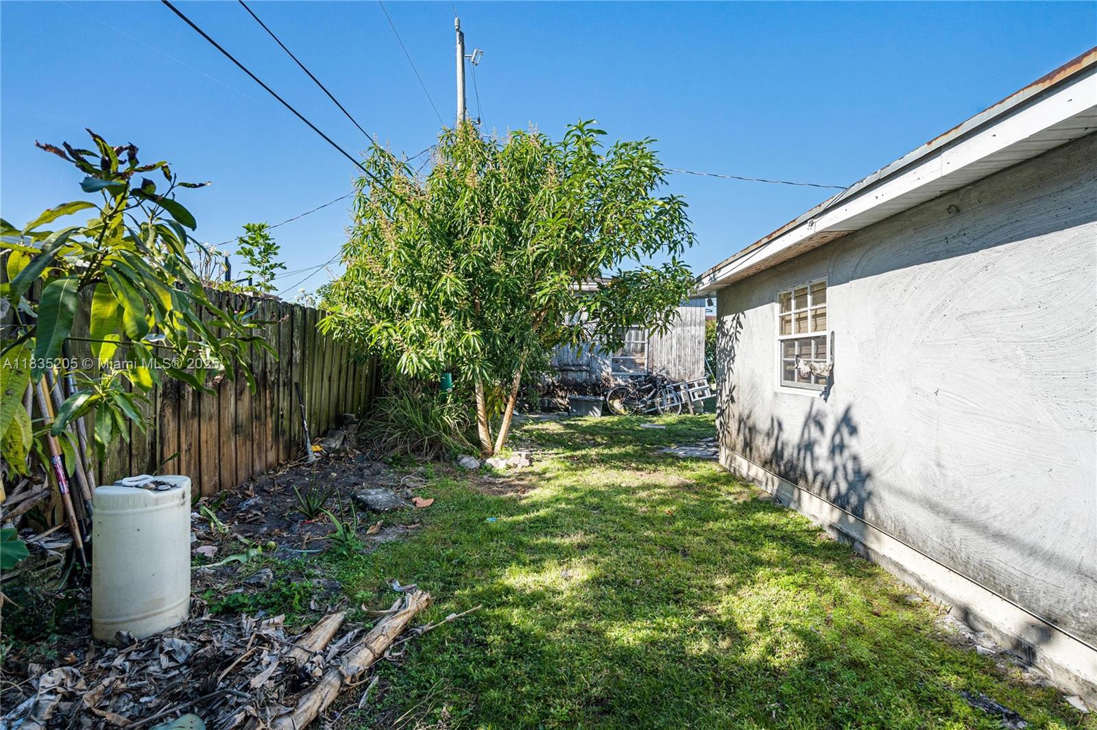 1300 NE 203rd St Miami, FL 33179