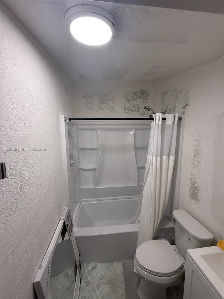 1300 NE 203rd St Miami, FL 33179