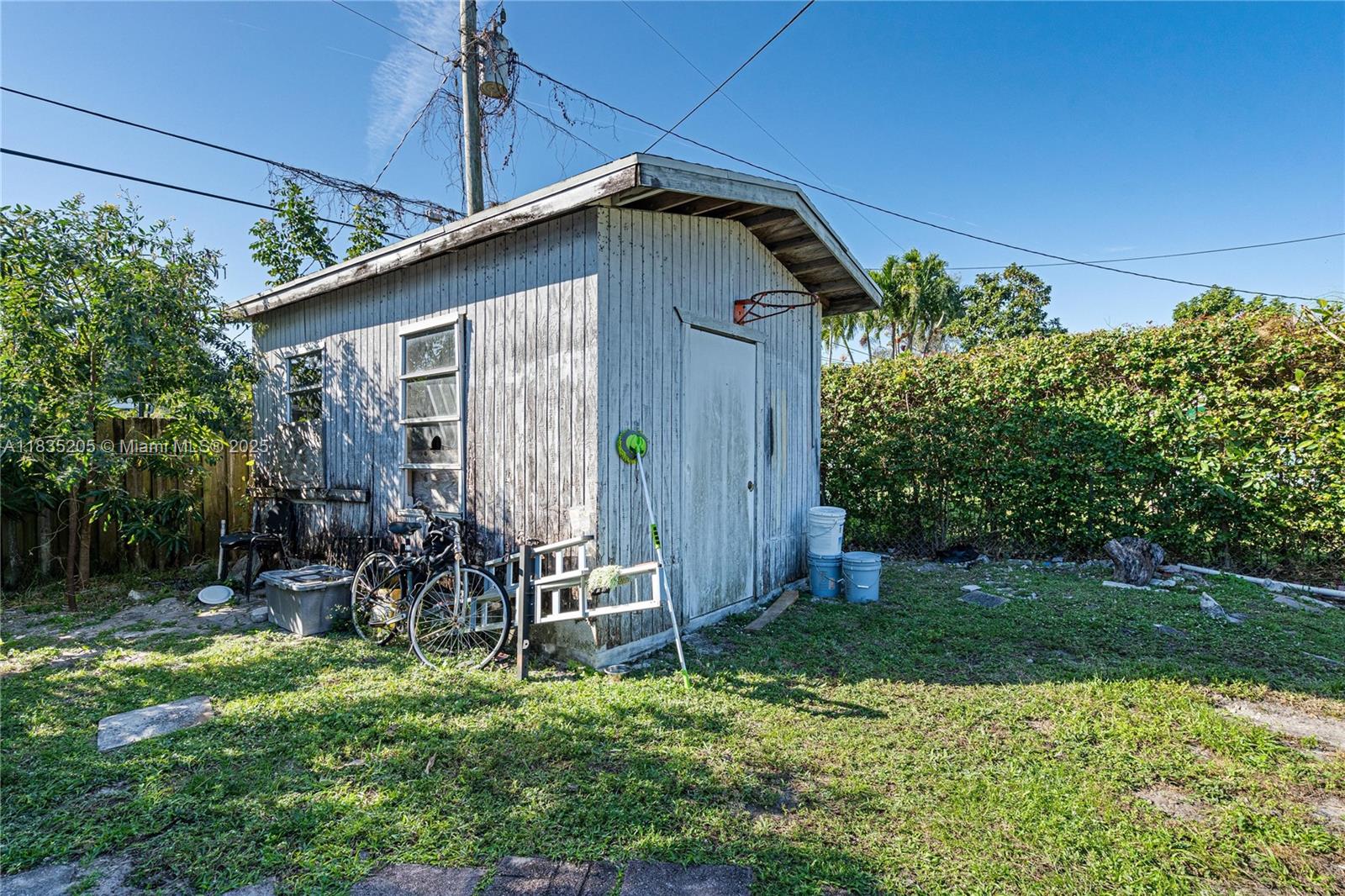 1300 NE 203rd St Miami, FL 33179