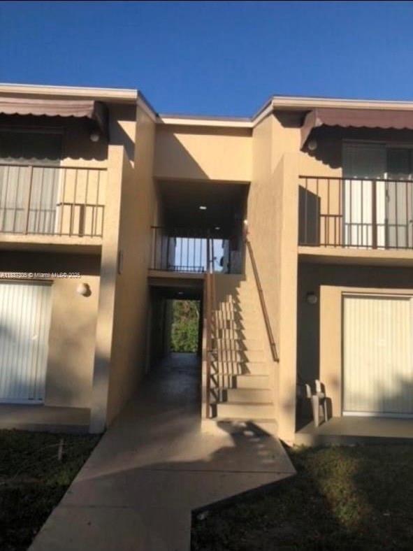 1129 Lake Victoria Dr #J