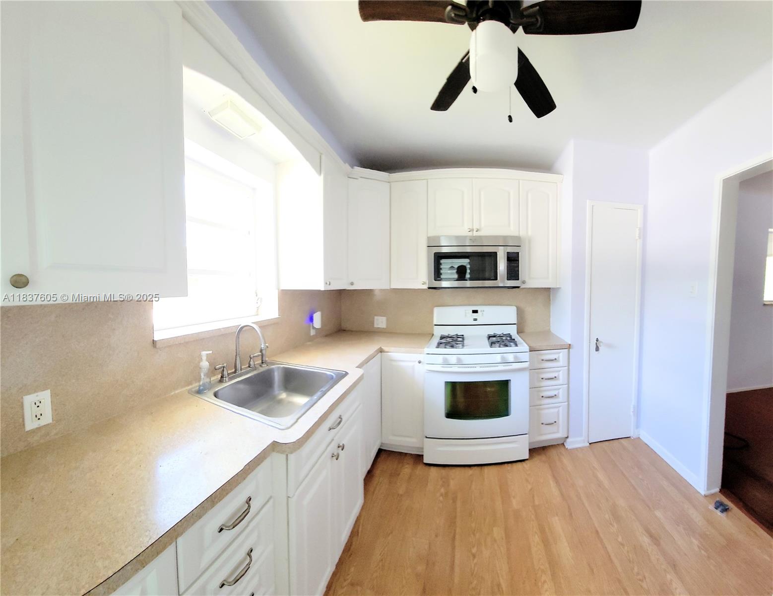 828 NE 76th St Miami, FL 33138