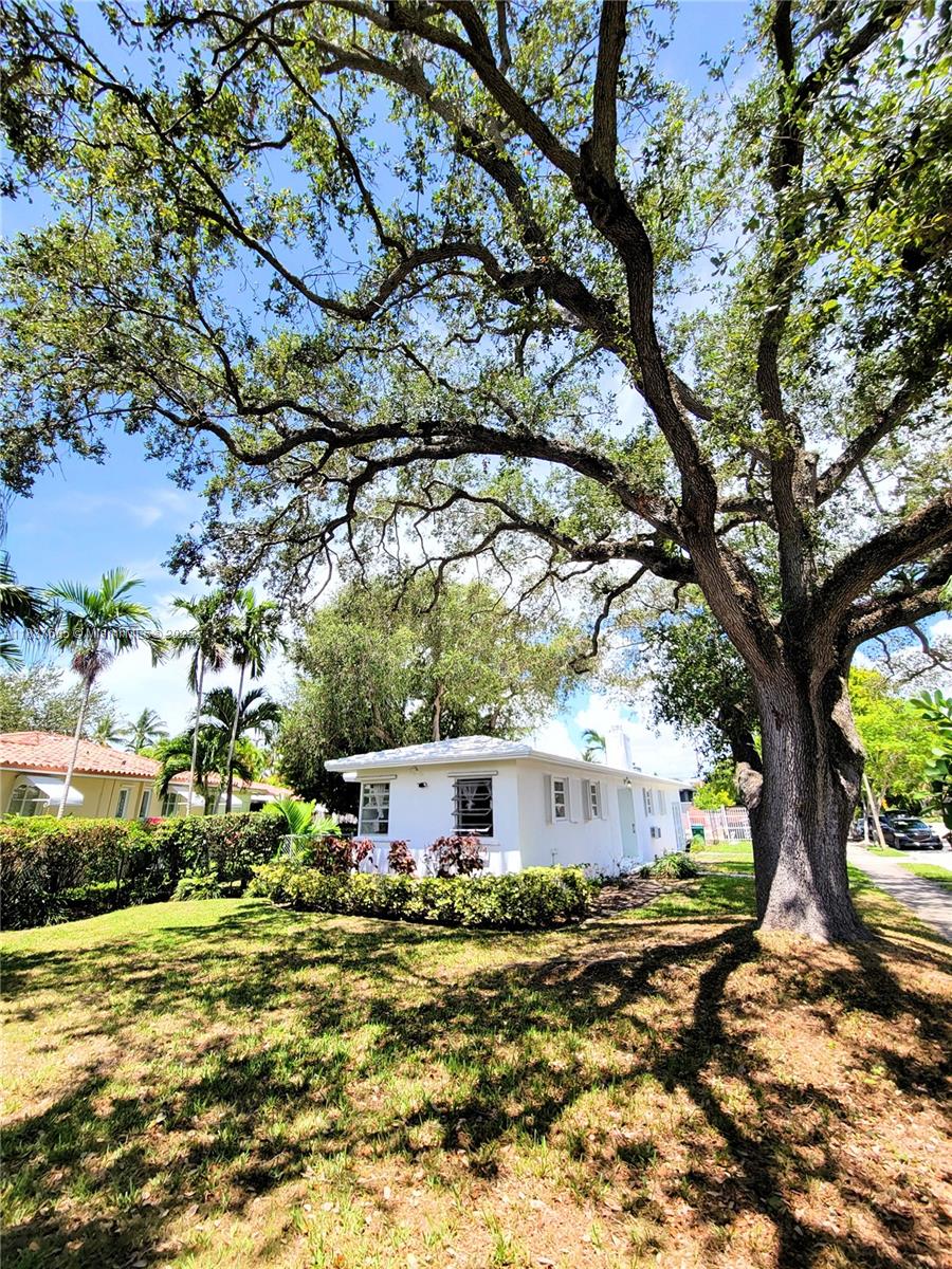 828 NE 76th St Miami, FL 33138