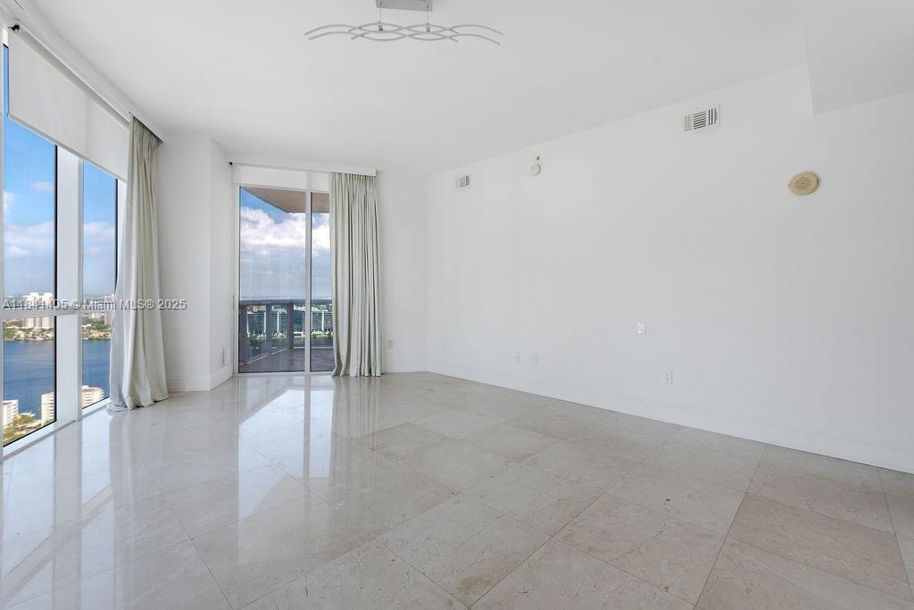 image Trump Palace Condo15