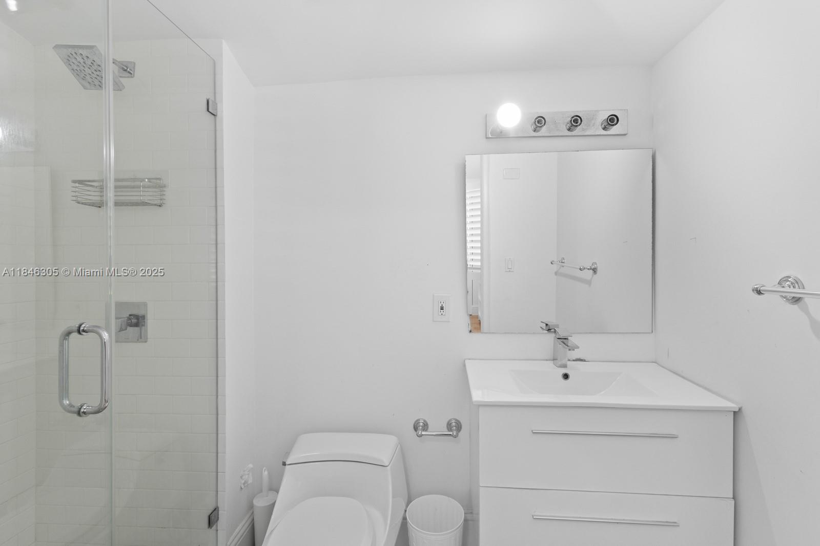 5 Coconut Ln Key Biscayne, FL 33149 5 Coconut Ln Key Biscayne, FL 33149