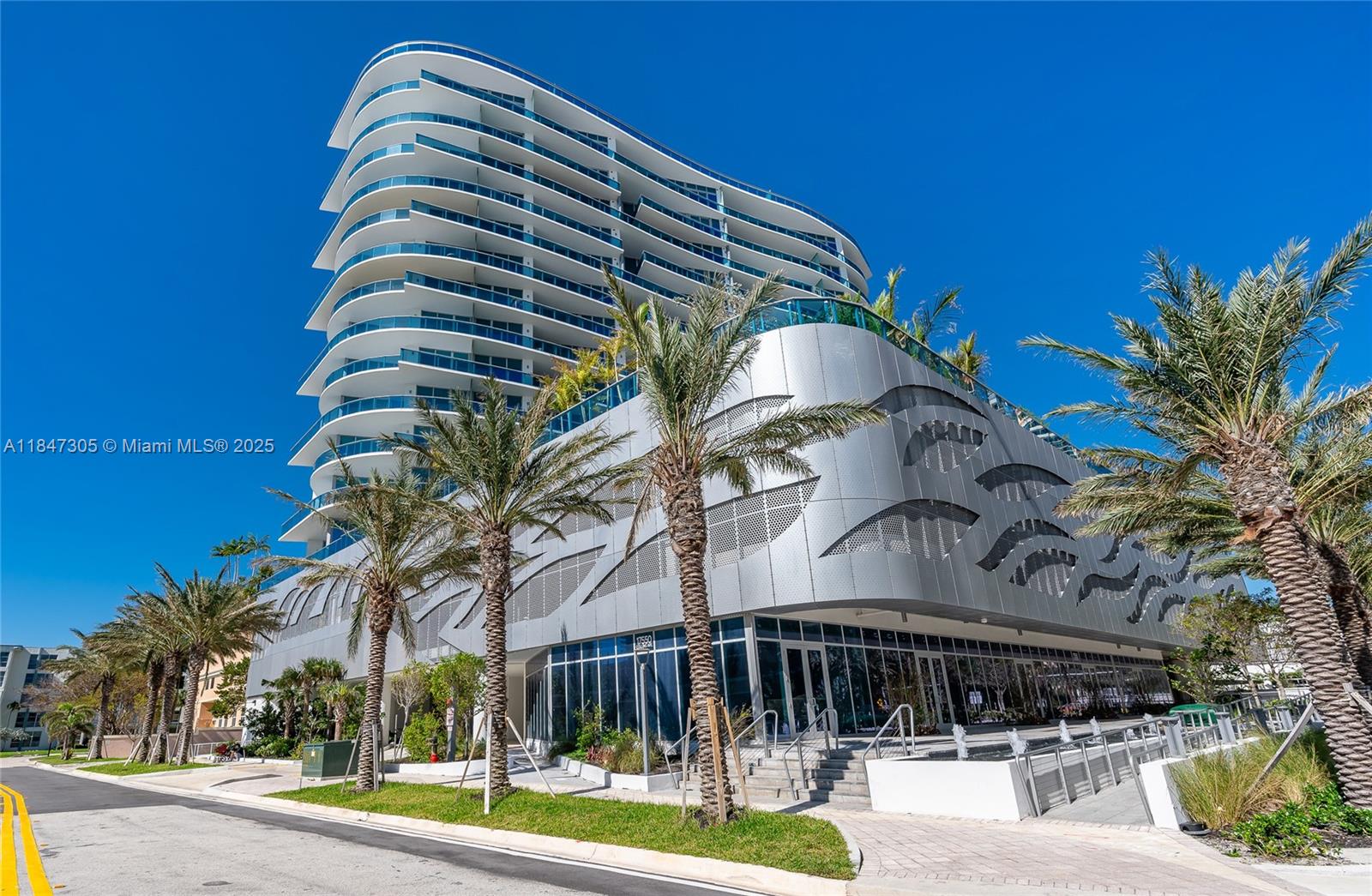 17550 Collins Ave #1605