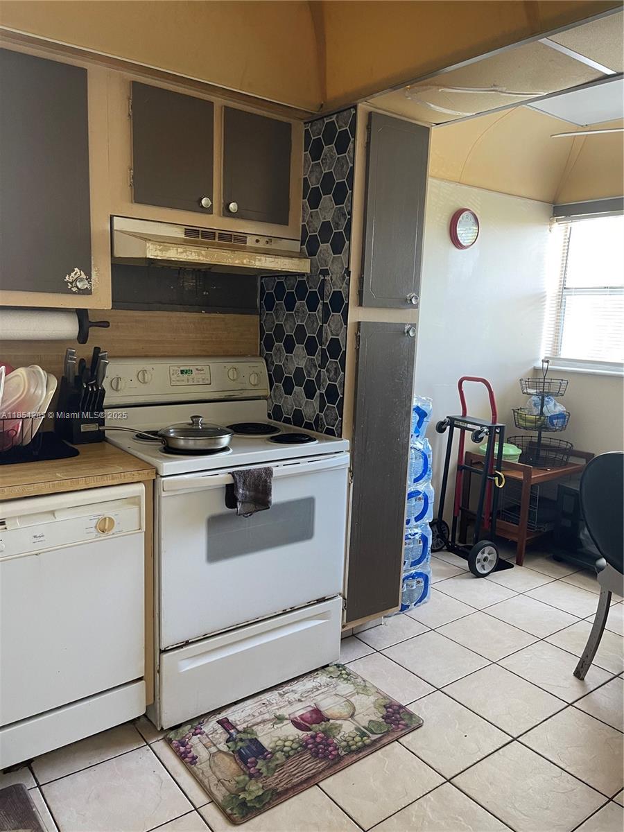 8380 Sands Pt Blvd #J310