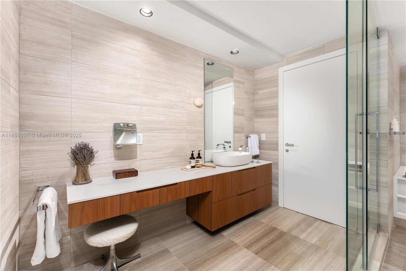 4701 N Meridian Ave #421 Miami Beach, FL 33140 4701 N Meridian Ave #421 Miami Beach, FL 33140