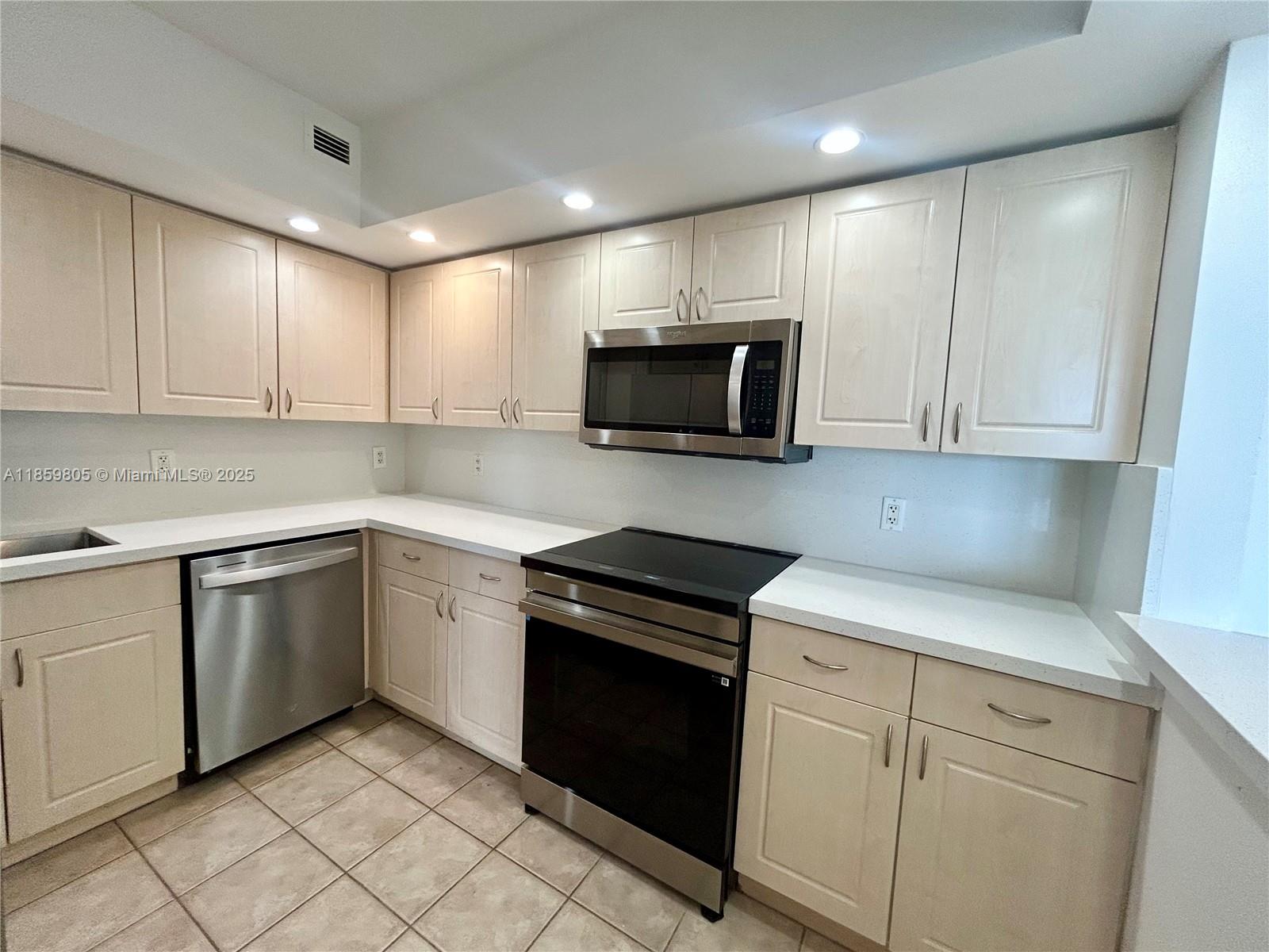 5600 Collins Ave #12H Miami Beach, FL 33140