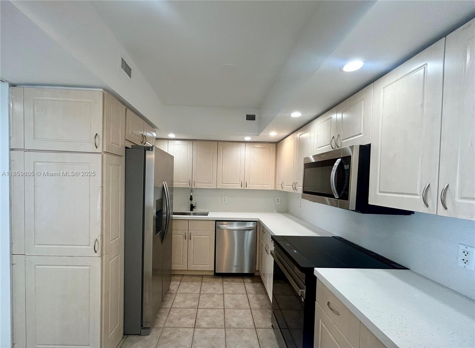 5600 Collins Ave #12H Miami Beach, FL 33140