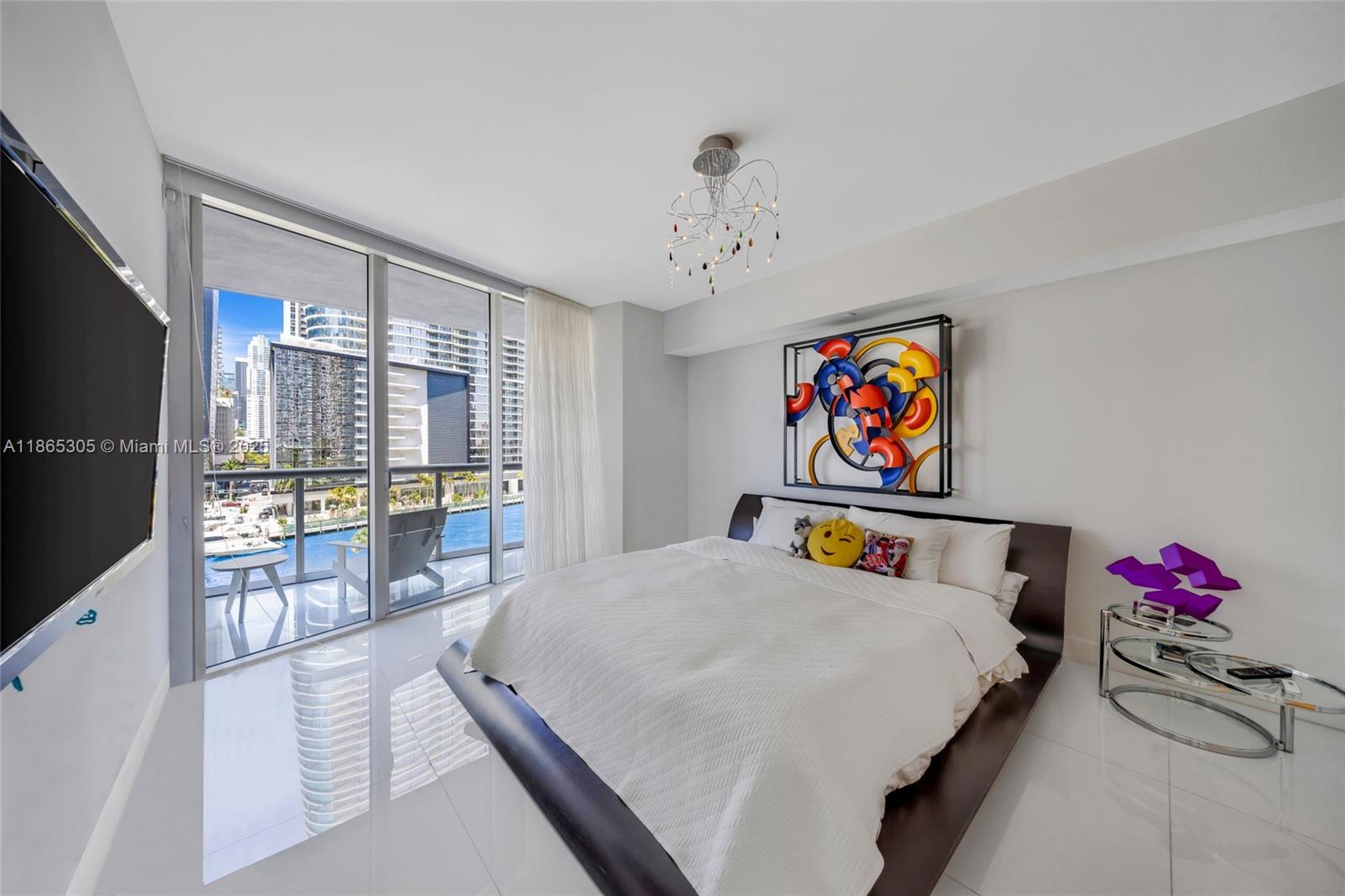 image Icon Brickell17