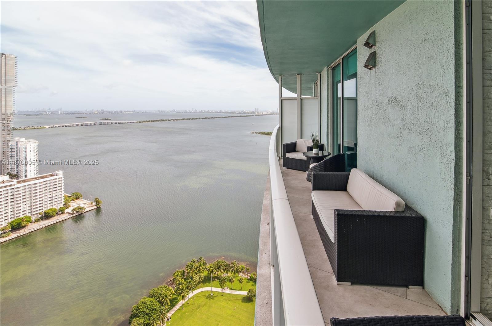 1900 N Bayshore Dr #3806
