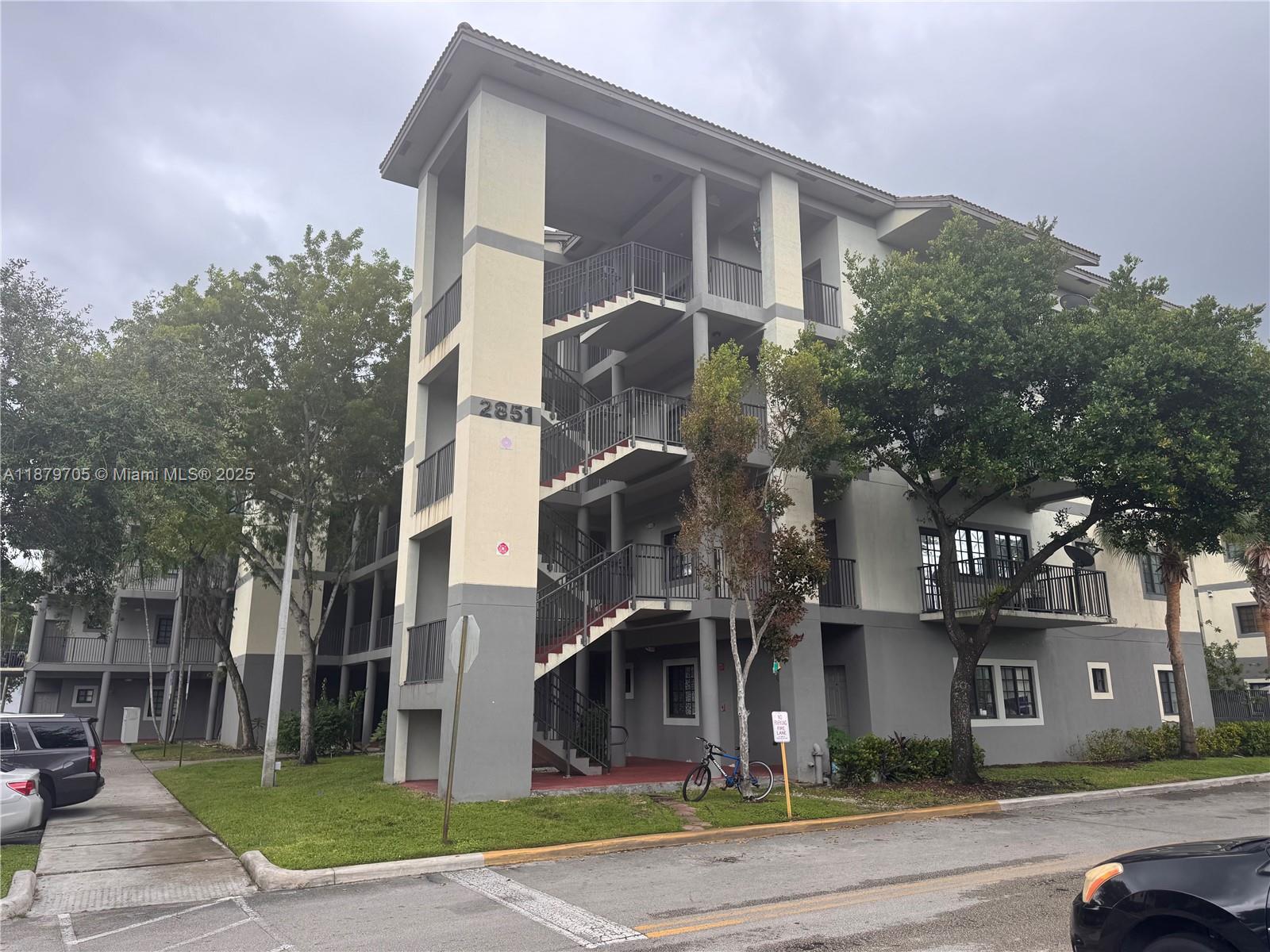 2851 Riverside Dr #203-N