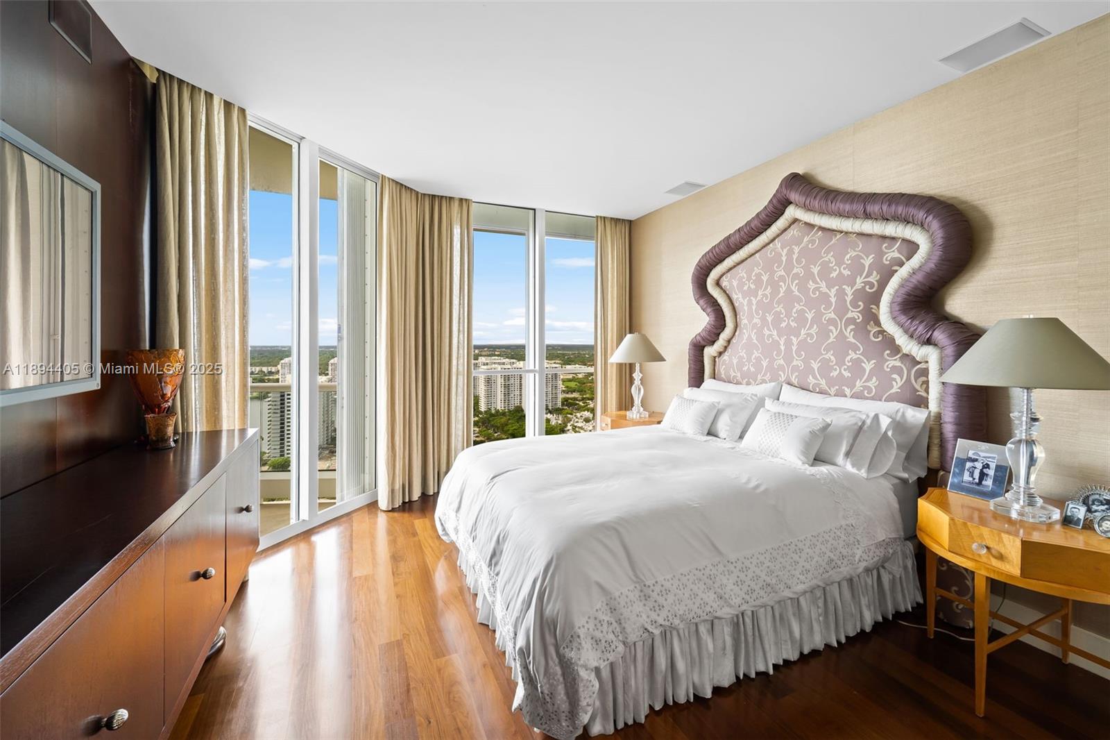 7000 Island Blvd #PH-02 Aventura, FL 33160