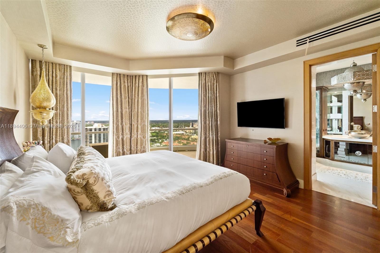 7000 Island Blvd #PH-02 Aventura, FL 33160