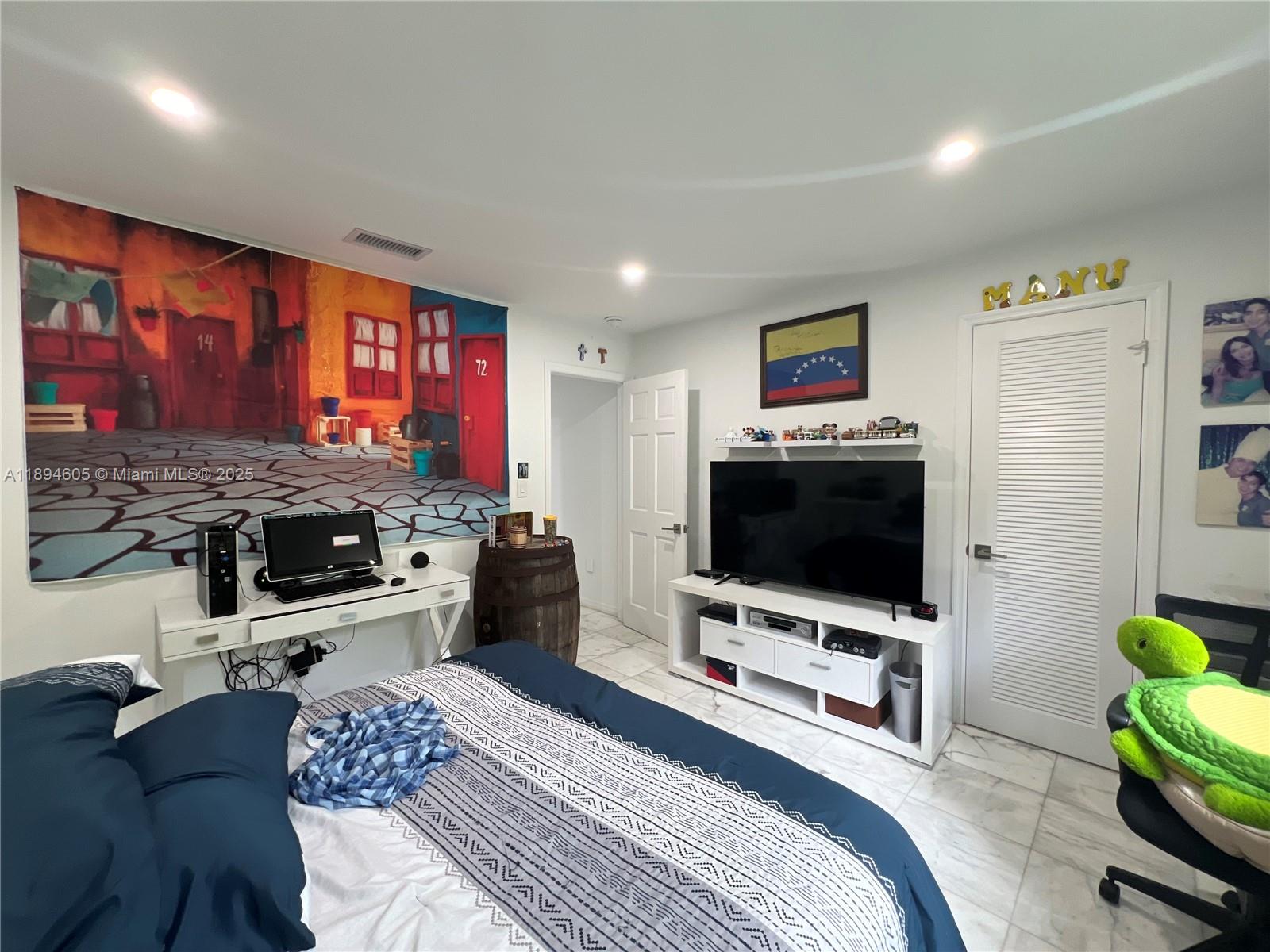 4934 NW 94th Doral Pl Doral, FL 33178