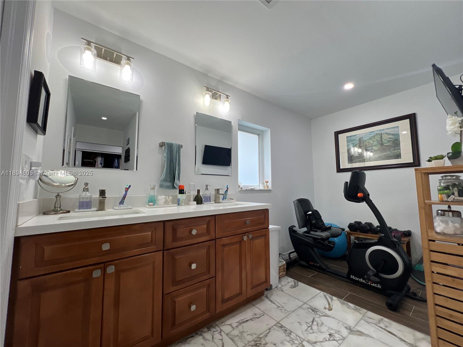 4934 NW 94th Doral Pl Doral, FL 33178