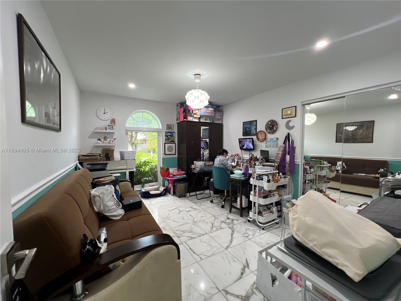 4934 NW 94th Doral Pl Doral, FL 33178