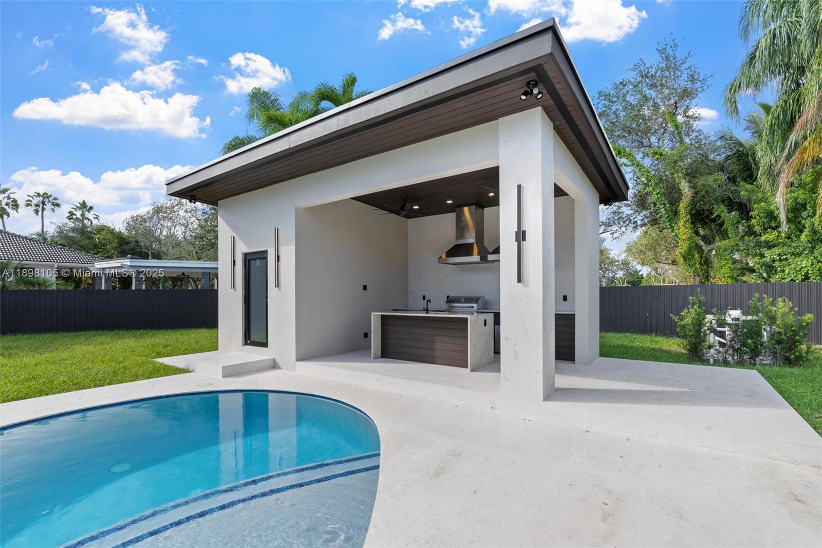 7755 SW 85th Ct Miami, FL 33143