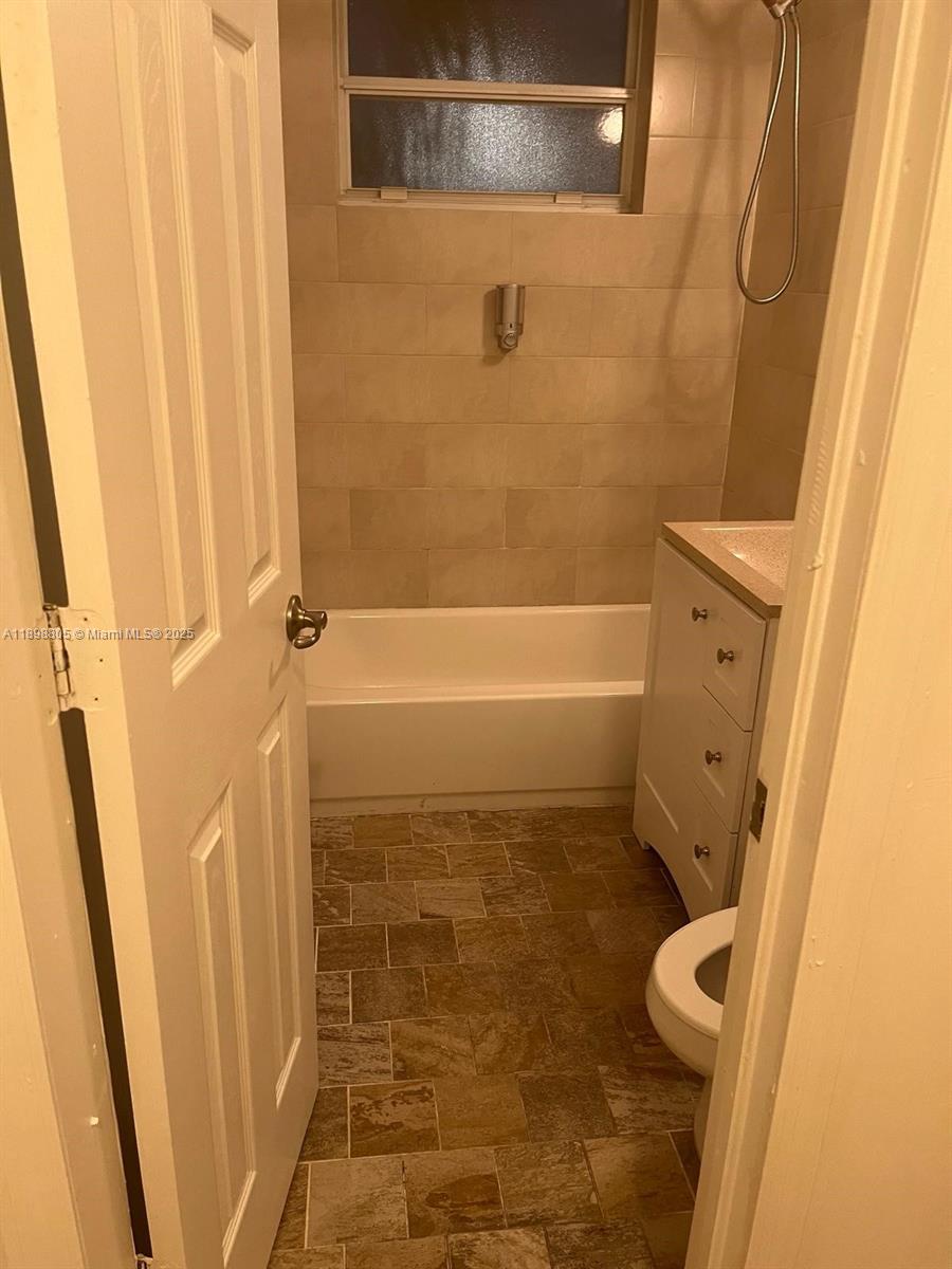 2195 Bay Dr #6 Miami Beach, FL 33141