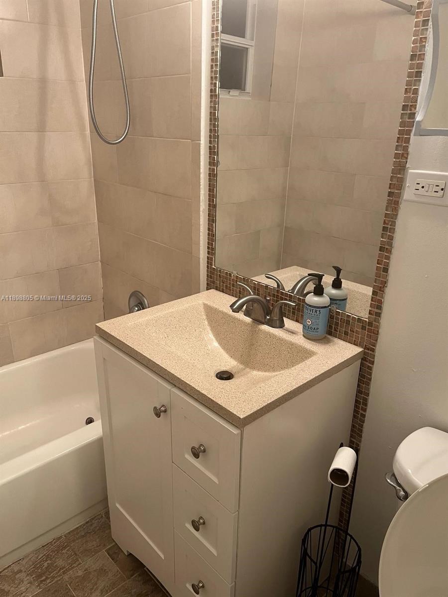 2195 Bay Dr #6 Miami Beach, FL 33141