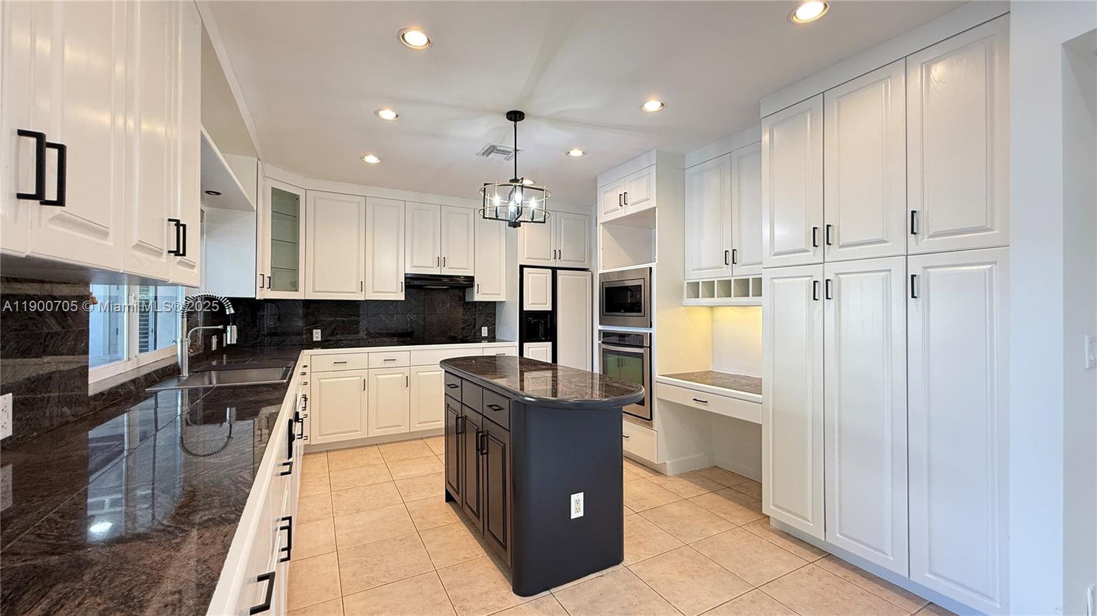 2075 Arch Crk Dr #2075 North Miami, FL 33181