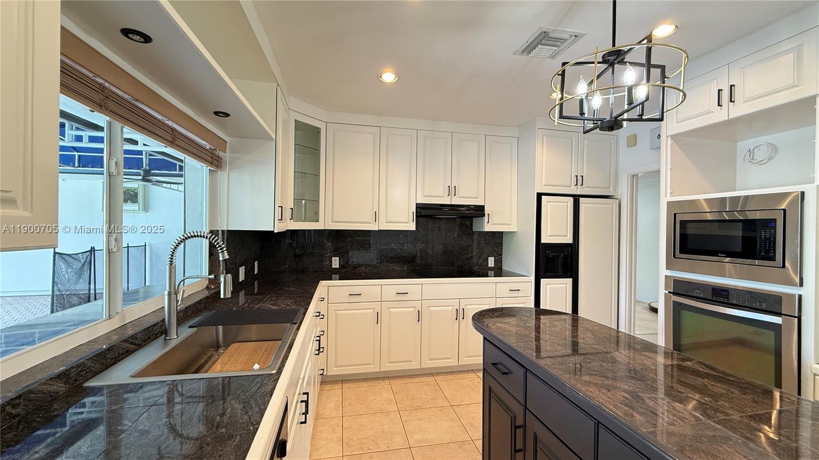 2075 Arch Crk Dr #2075 North Miami, FL 33181