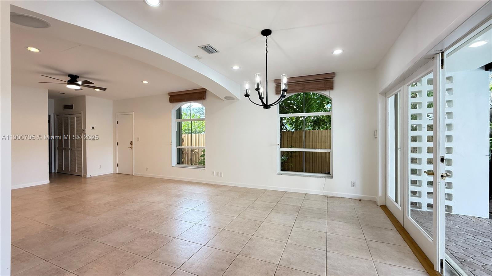 2075 Arch Crk Dr #2075 North Miami, FL 33181