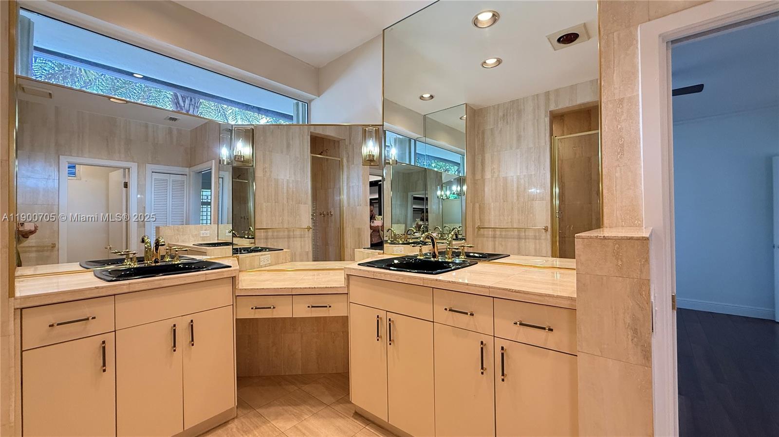 2075 Arch Crk Dr #2075 North Miami, FL 33181