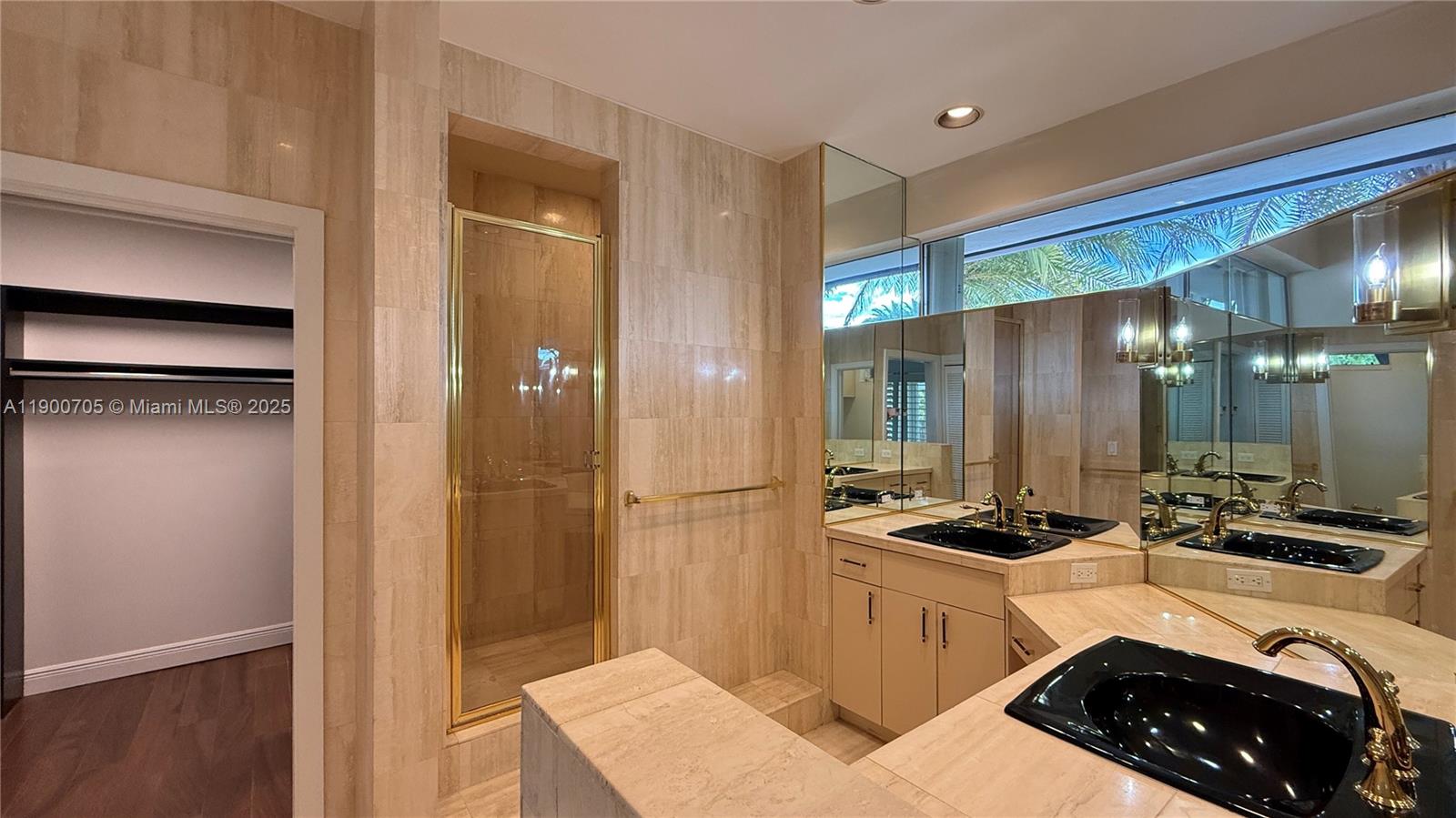 2075 Arch Crk Dr #2075 North Miami, FL 33181