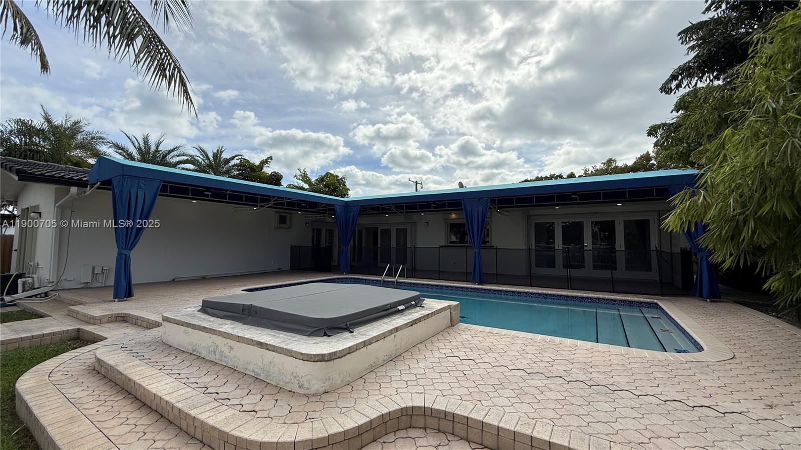 2075 Arch Crk Dr #2075 North Miami, FL 33181