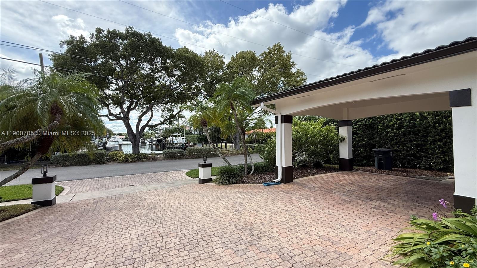 2075 Arch Crk Dr #2075 North Miami, FL 33181