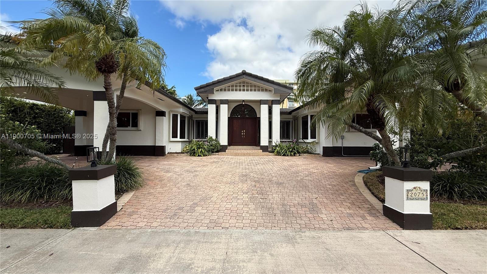 2075 Arch Crk Dr #2075 North Miami, FL 33181