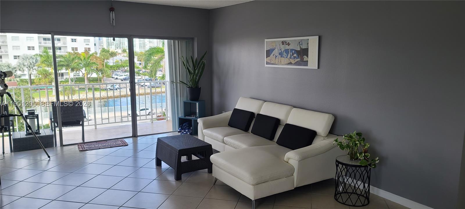 image Arlen House West14