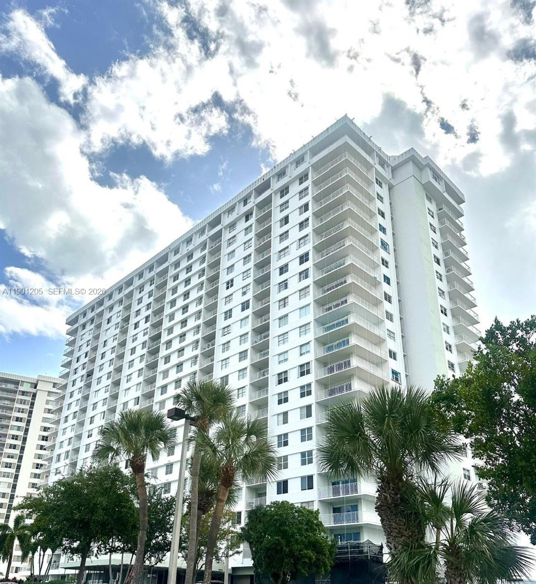 image Arlen House West40