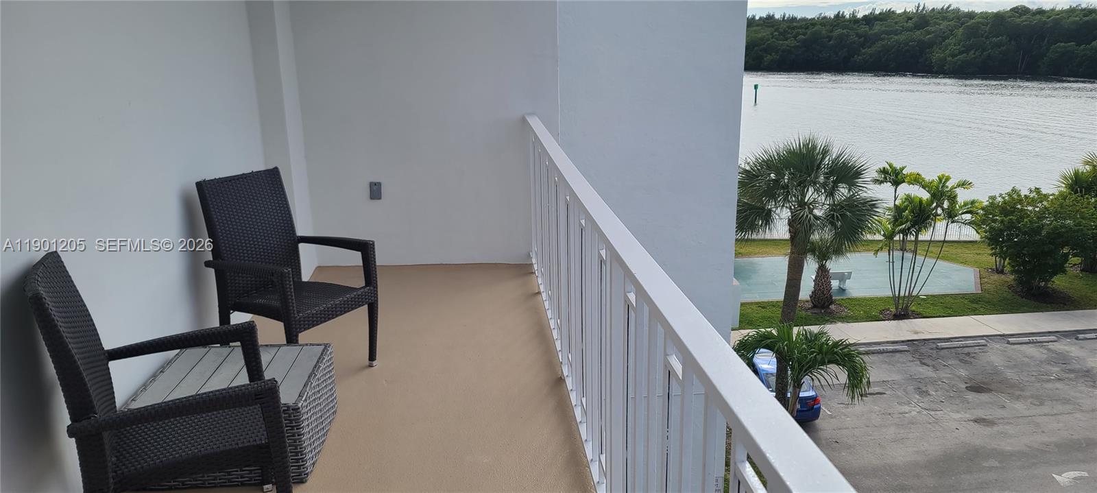 image Arlen House West42