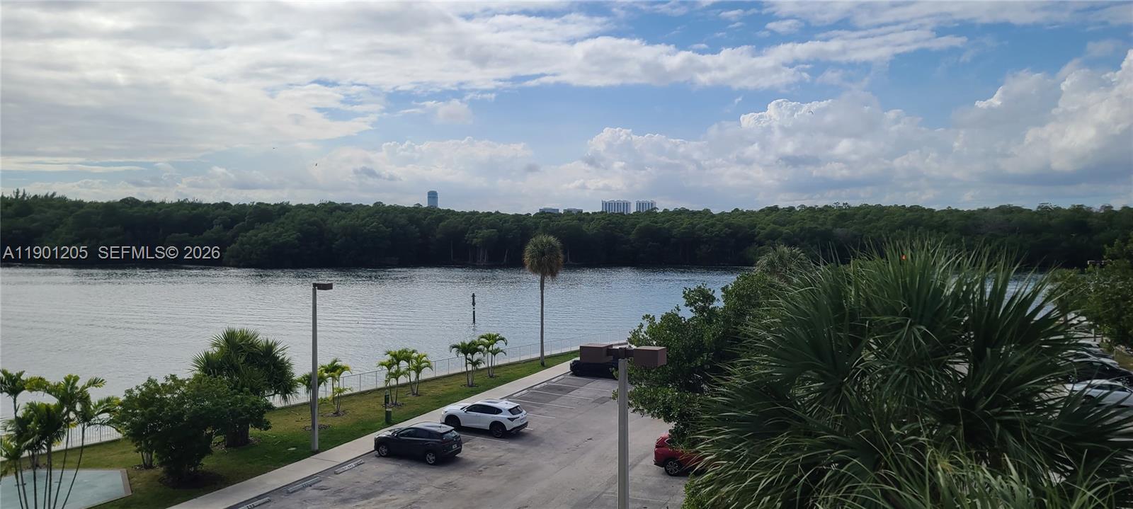 image Arlen House West43