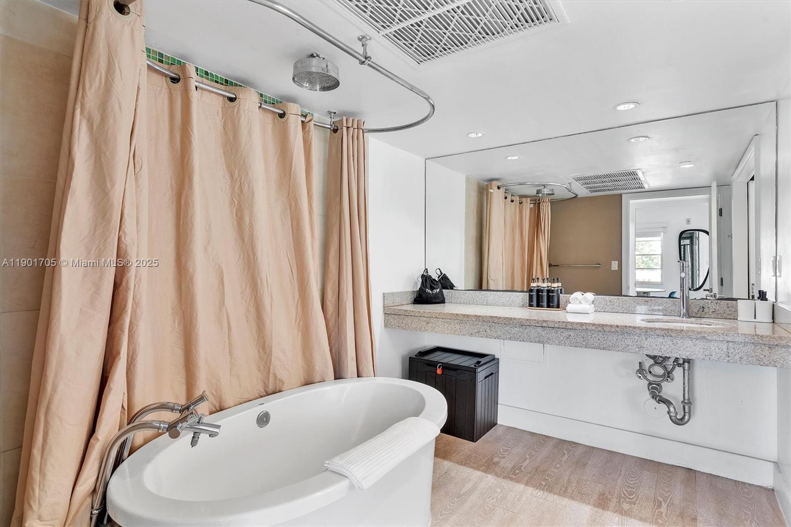 1024 Ocean Dr #A301 Miami Beach, FL 33139