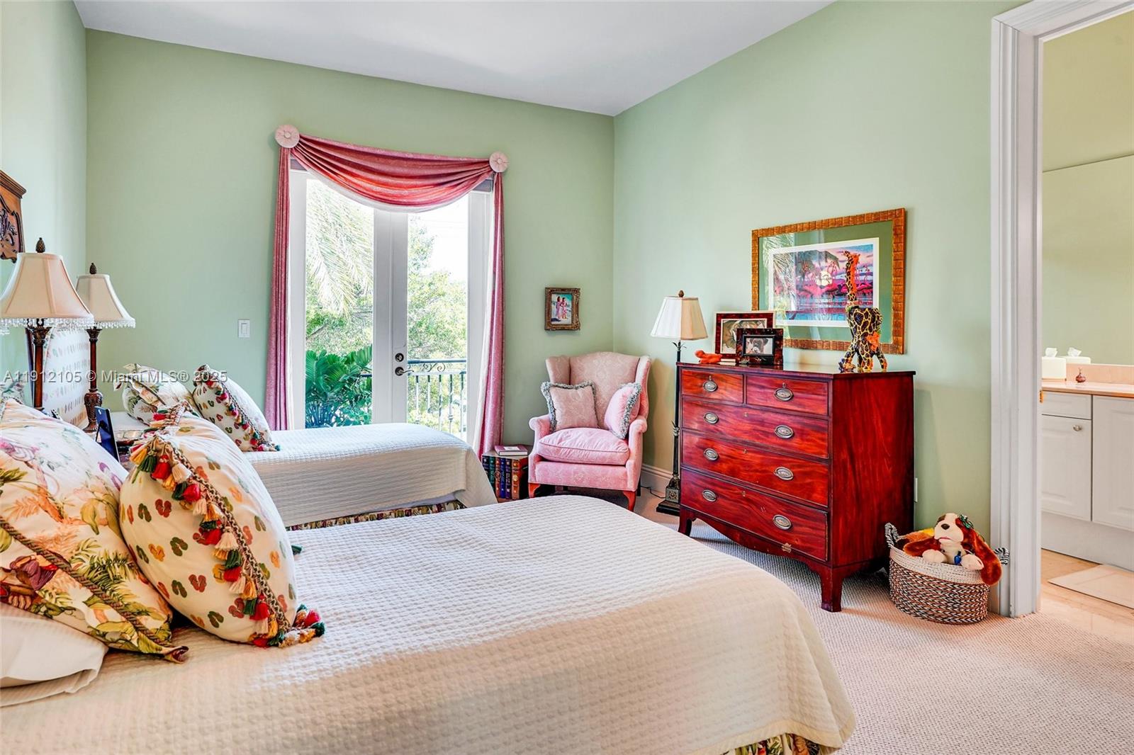 550 Harbor Dr Key Biscayne, FL 33149