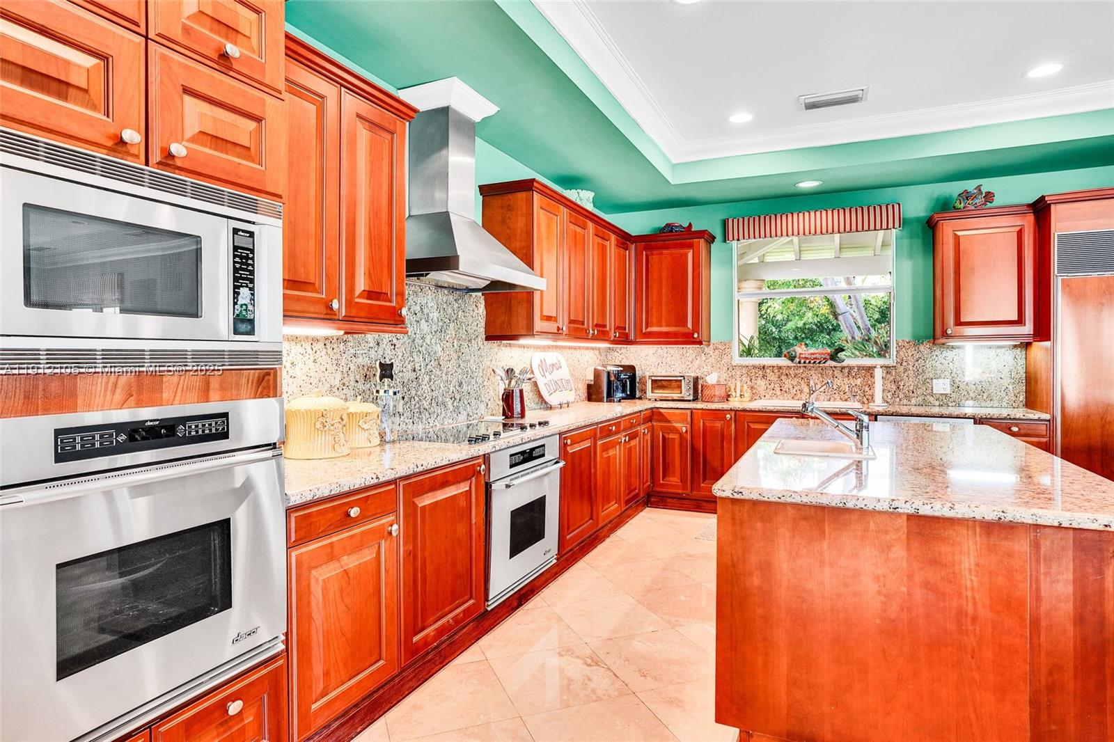 550 Harbor Dr Key Biscayne, FL 33149