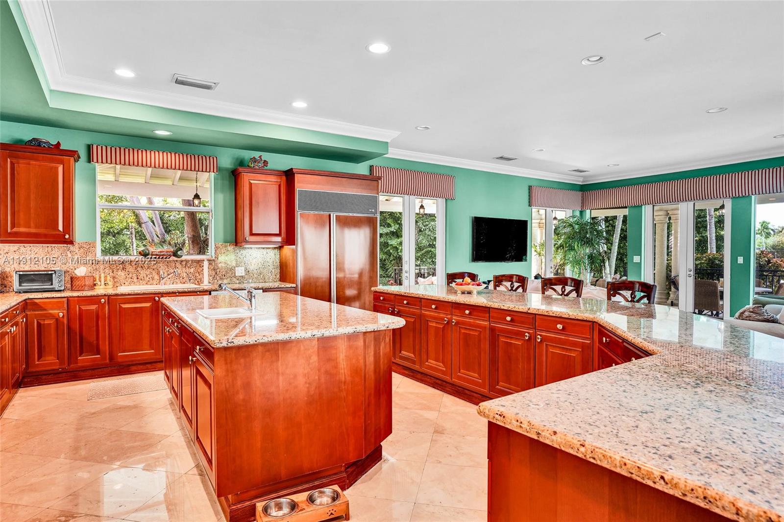 550 Harbor Dr Key Biscayne, FL 33149