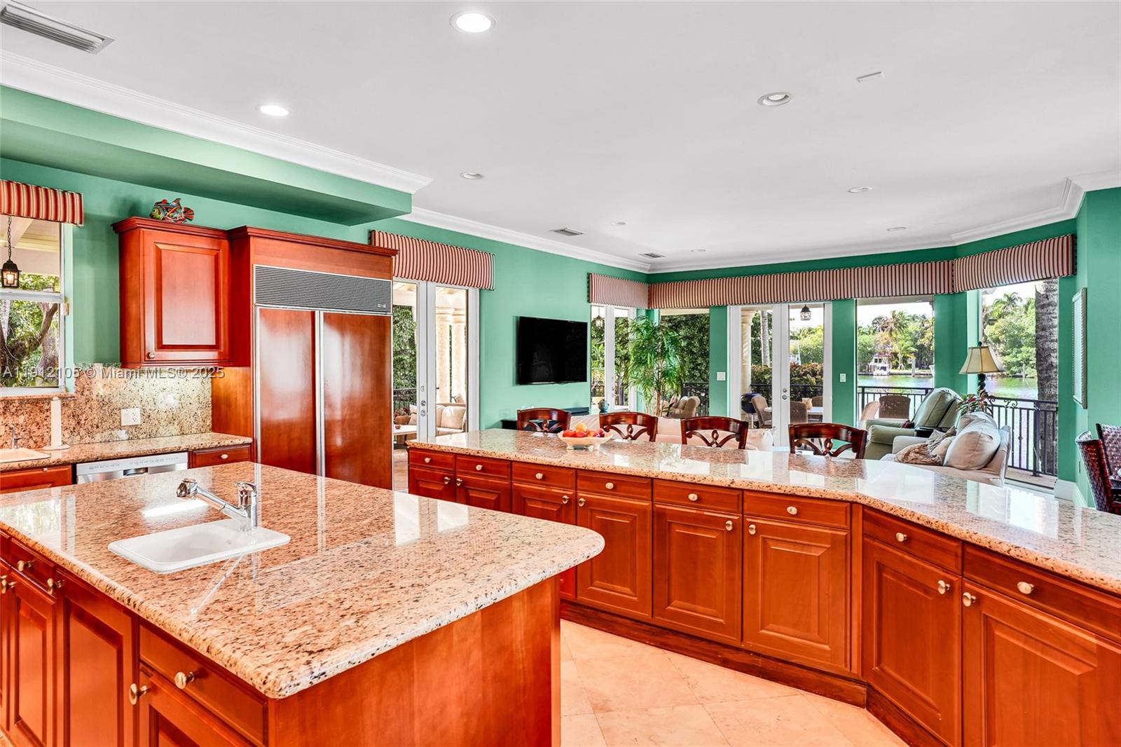 550 Harbor Dr Key Biscayne, FL 33149