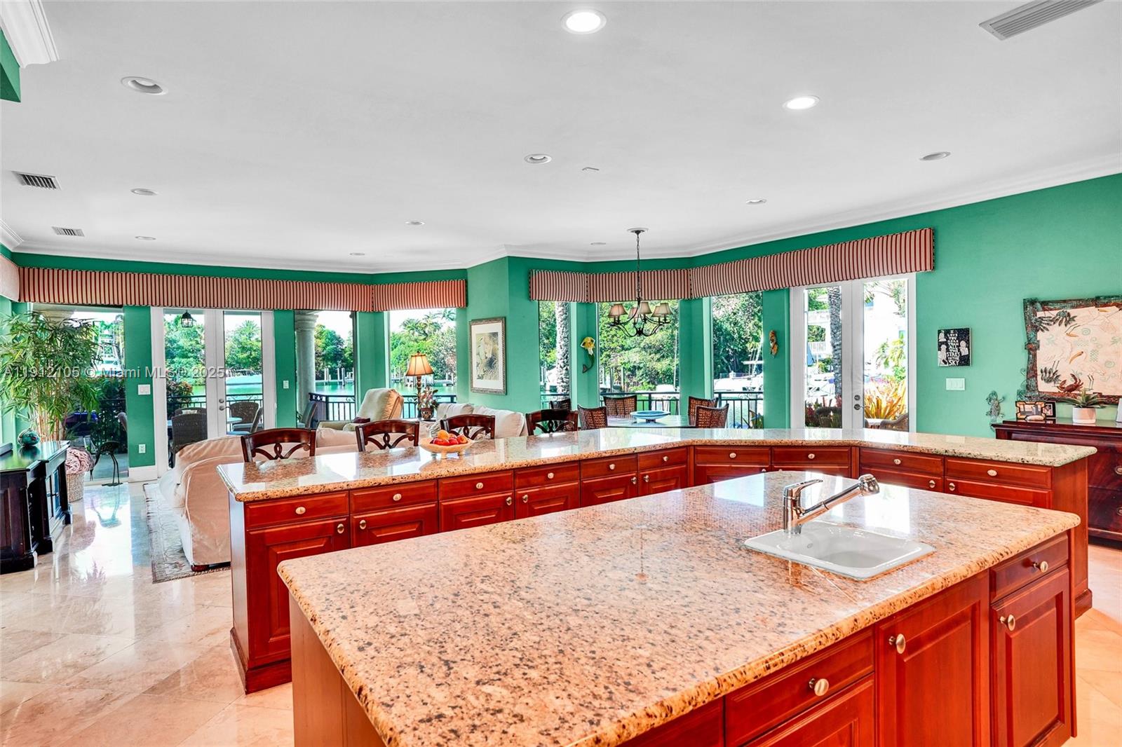 550 Harbor Dr Key Biscayne, FL 33149