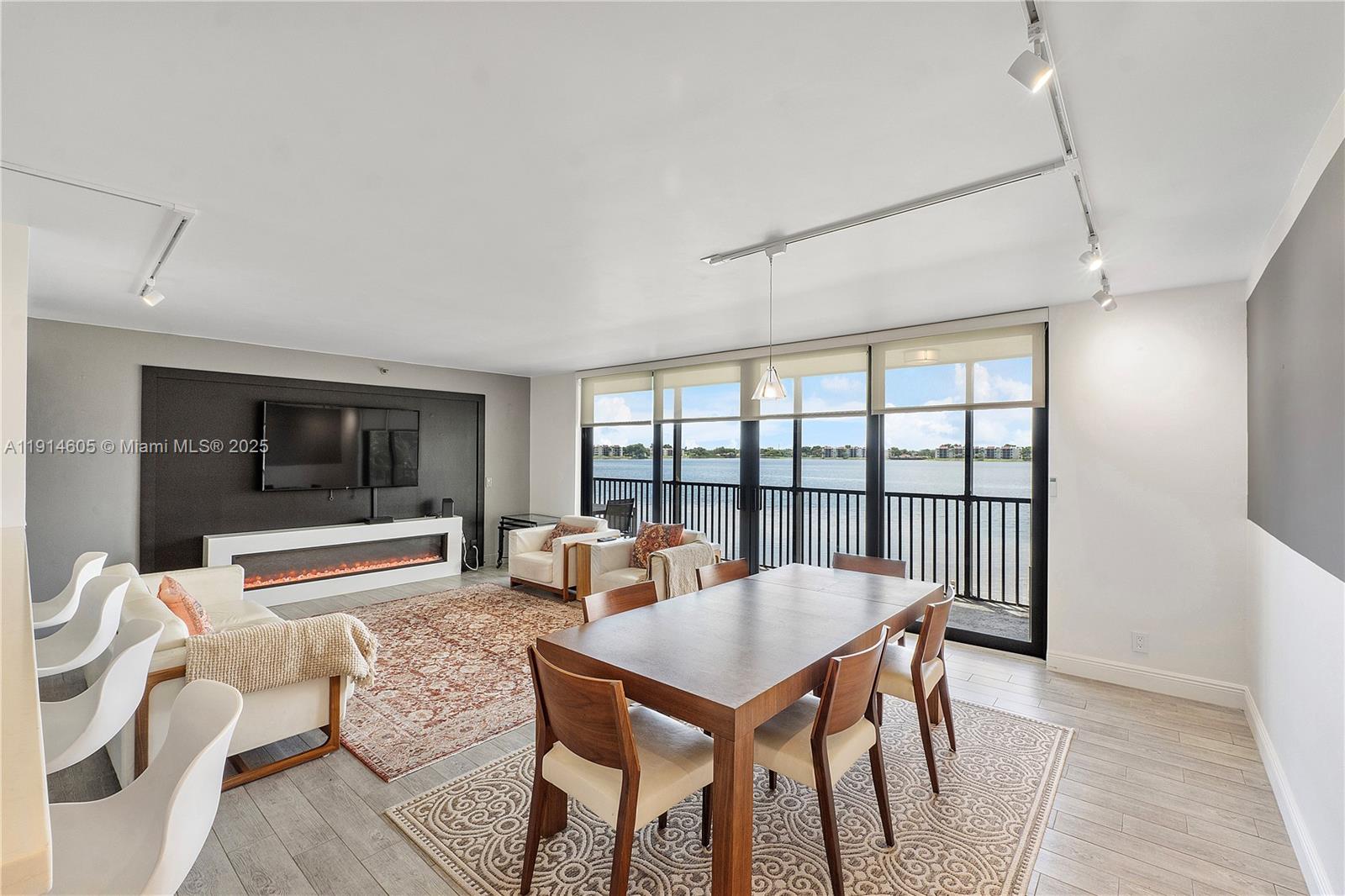 105 Lake Emerald Dr #216