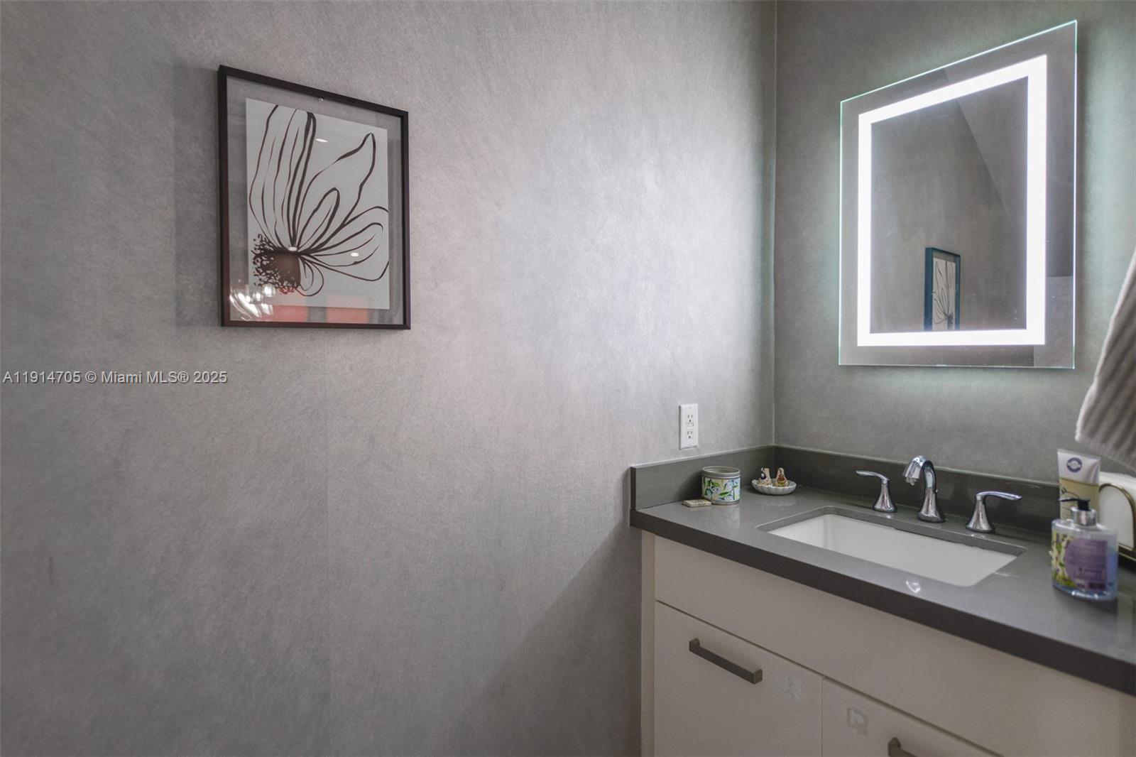 3318 Day Ave #7 Miami, FL 33133